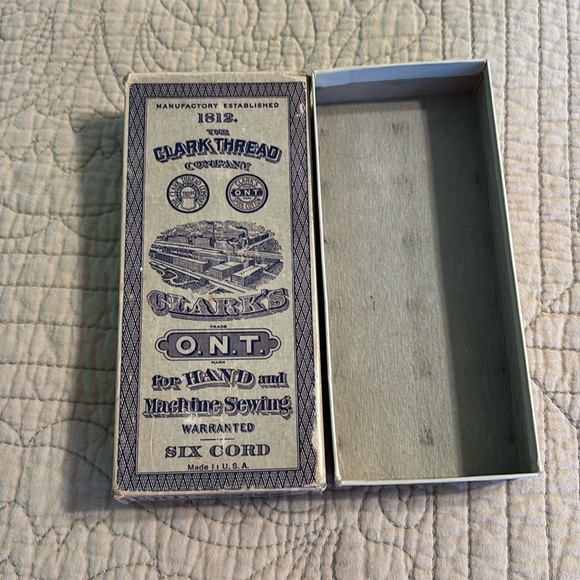 Clark's O.N.T. Sewing Thread Box - Picture 3 of 5
